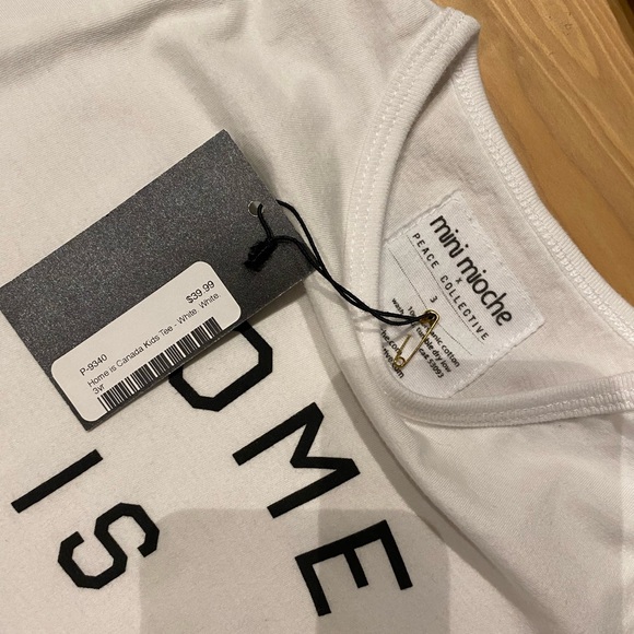 NWT Home is Canada kids t-shirt - Picture 4 of 4